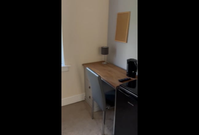 1 spacious double room available in B13  Main Photo