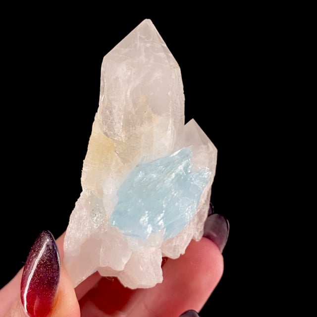 Quartz with Beryl var: Aquamarine (cat's eye)