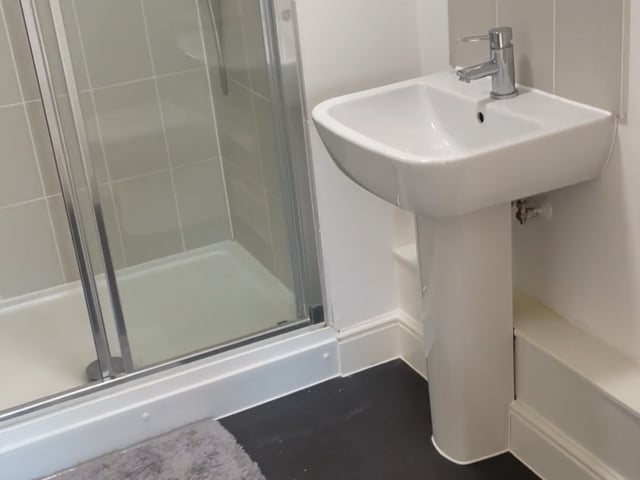 Double room in 2bed new build flat  Main Photo