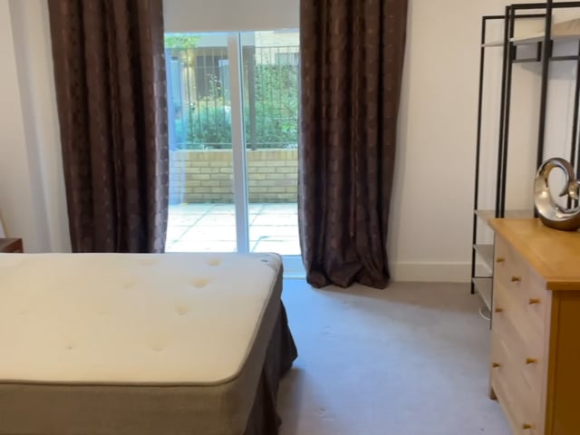 Large double room in Clapham Common  Main Photo