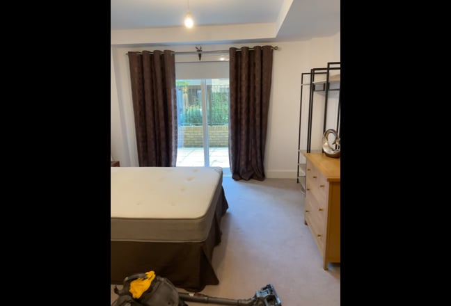 Large double room in Clapham Common  Main Photo