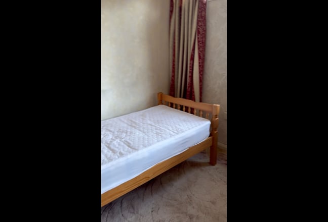 1 large room with 3 bed 350 each  Main Photo