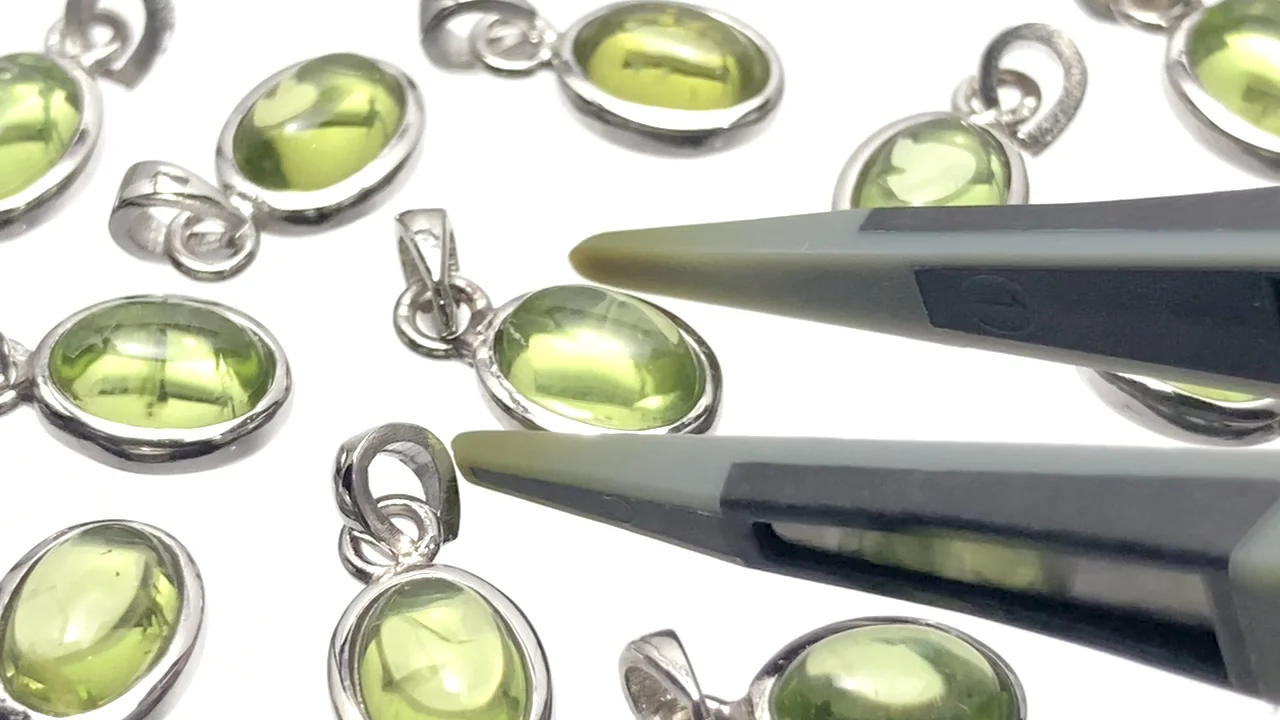 ペリドット オーバル型ペンダントトップ8.5×6.5×3.5mm Silver925 ペリドット オーバル型ペンダントトップ8.5×6.5×3.5mm Silver925