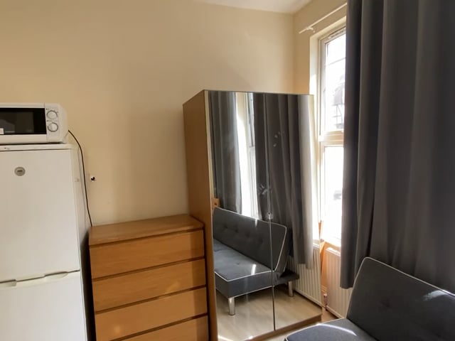 Large Studio on Finchley Road NW11 (f743.01) Main Photo