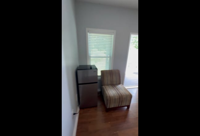 Newly Renovated Duplex #B SIDE Main Photo