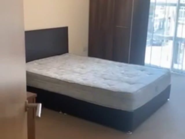 Modern, Fully Furnished Room for Rent in Spacious  Main Photo