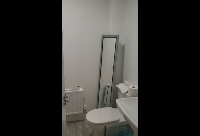 Double bedroom with bathroom in Nuneaton  Main Photo