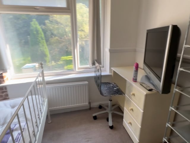 Stunning Double Room available In a student house  Main Photo