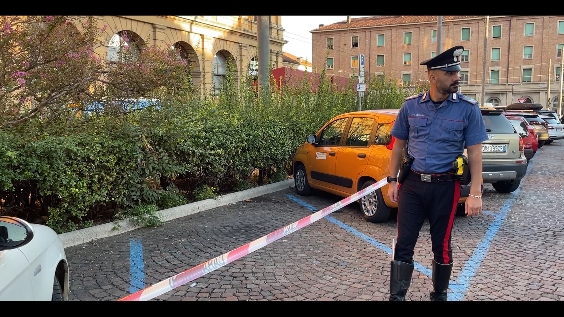 Omicidio in piazza XX settembre. Ore contate per il killer