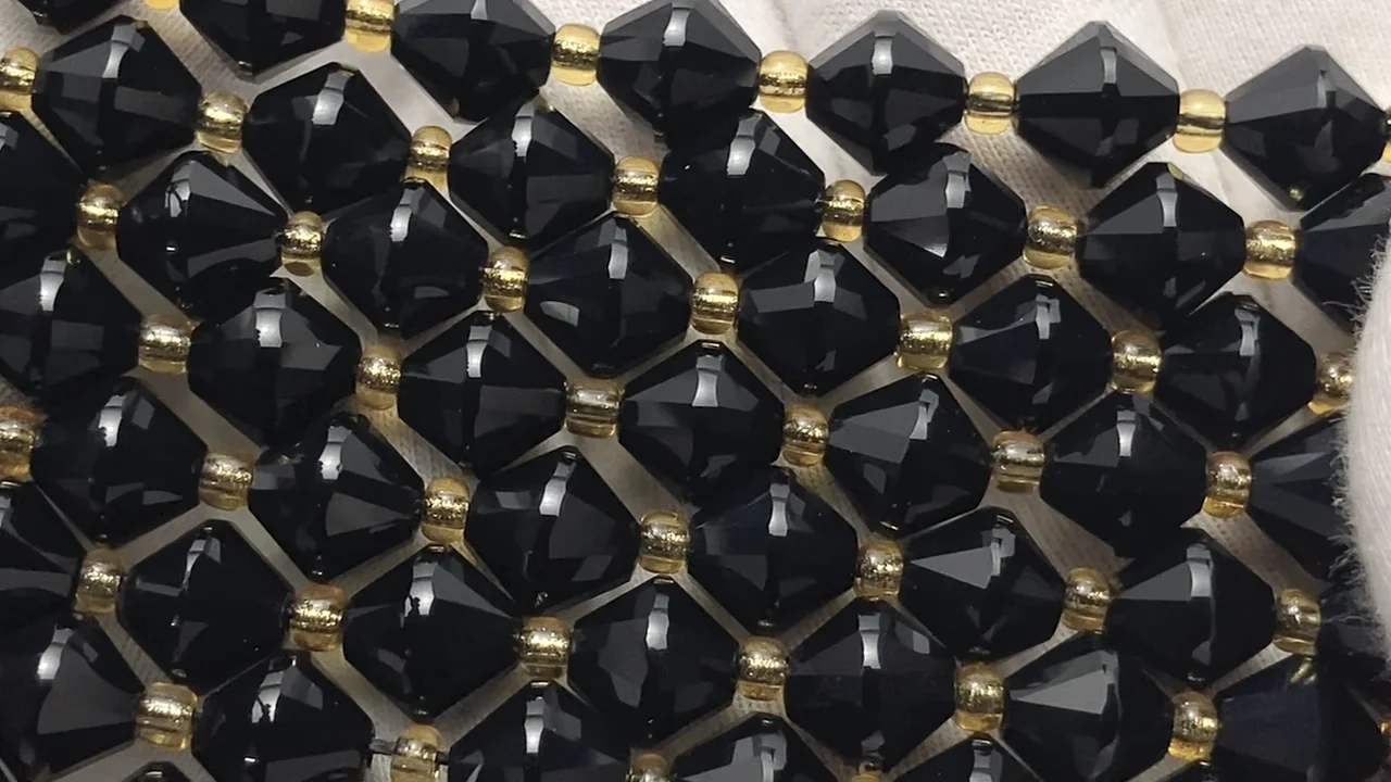 オニキス ソロバンカット8×8×8mm 1連｜天然石ビーズの卸問屋・通販