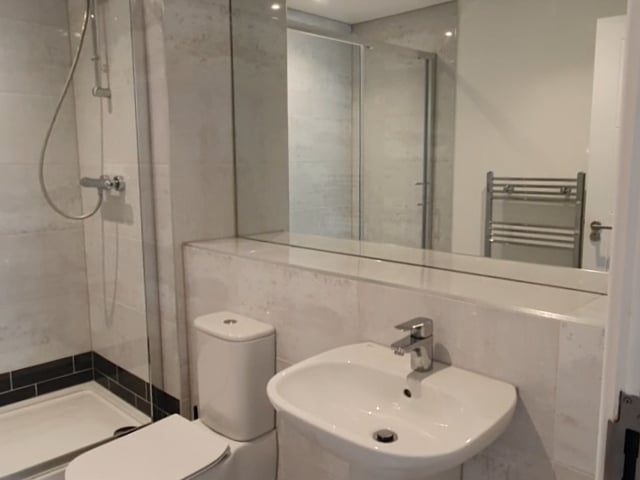 Ensuite Room in a Modern Apartment. Main Photo