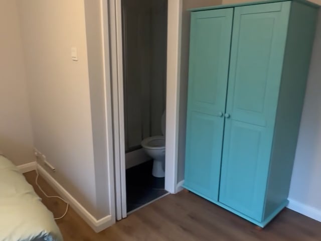 A studio flat with private bathroom  Main Photo