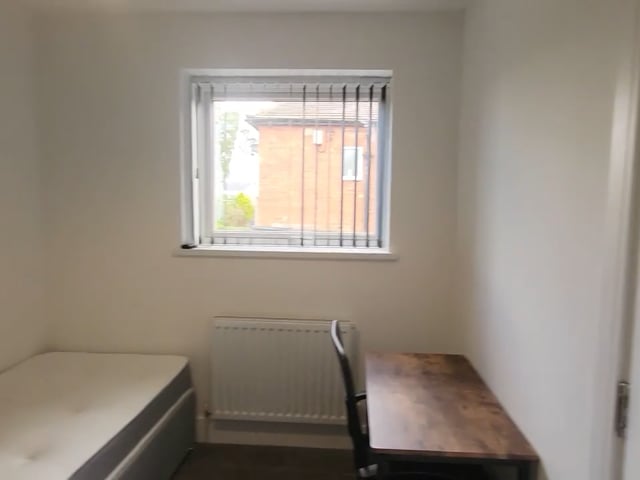 1 Room at Rowan Tree Avenue Main Photo