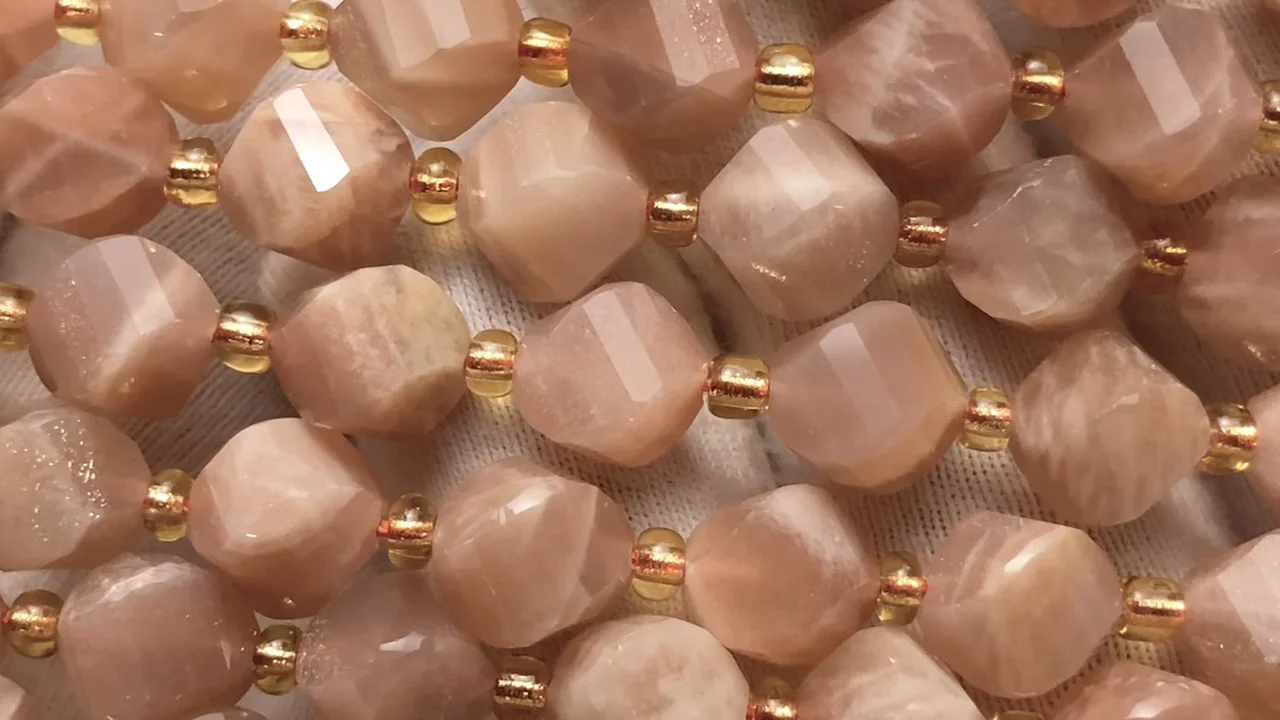 これはすっごい！綺麗で重厚感あるオレンジムースストーン！ズーンとくる！ これはすっごい！綺麗で重厚感あるオレンジムースストーン