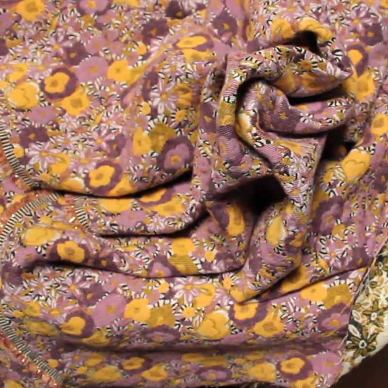 Vidéo: Tissu broché - Fleuri lilas & jaune orangé