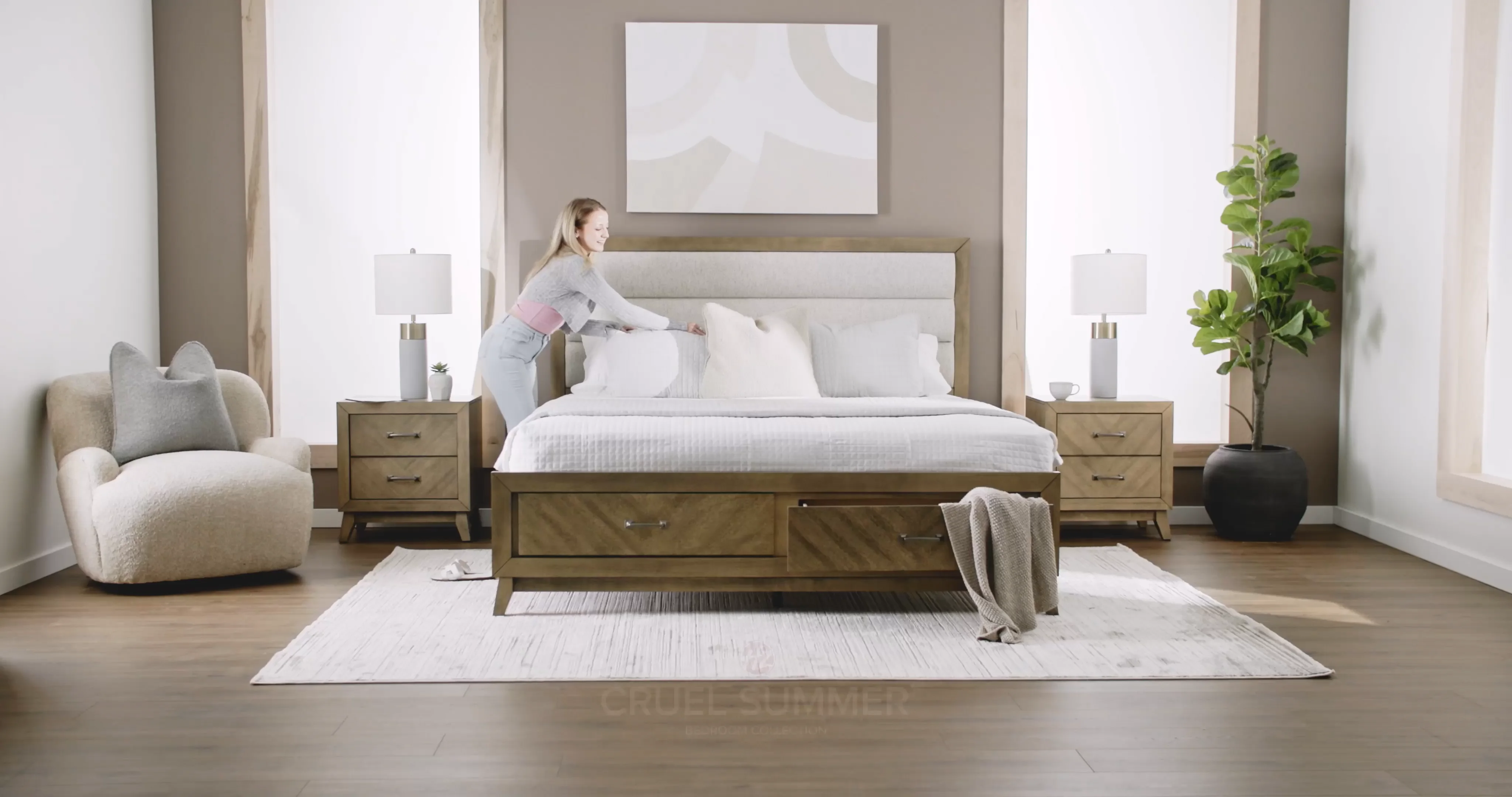 QTUMEボア&スウェード　シャール Cruel Summer Storage Bed – Home Zone Furniture