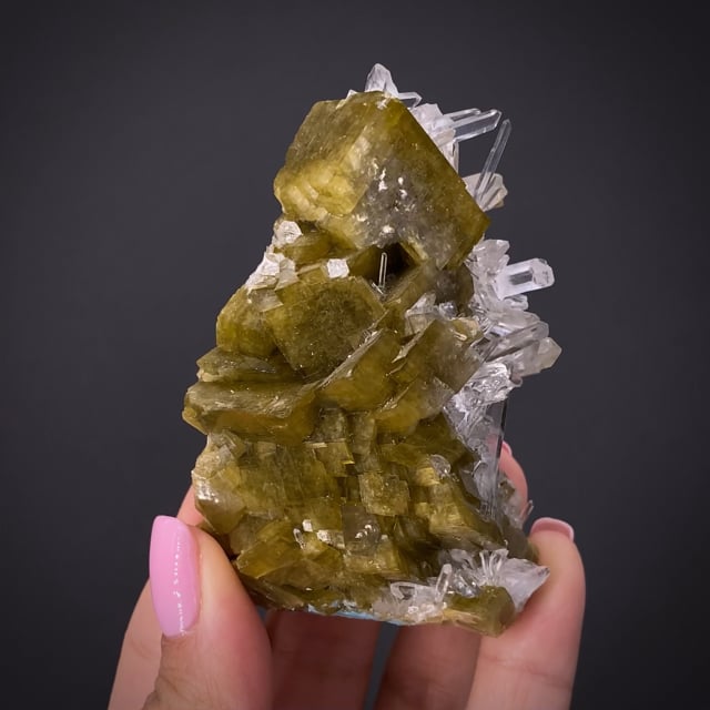 Siderite, Quartz. 864.0 ct. Mésage Mine, outlet Saint-Pierre-de-Mésage, France