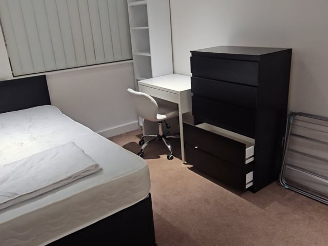  Double  room  for  rent  -  female preferred Main Photo