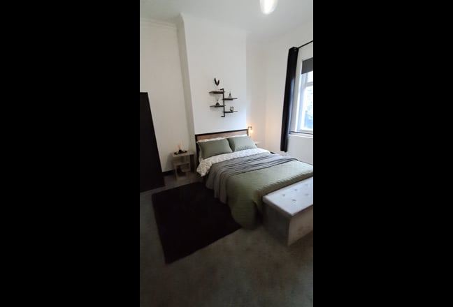 Large Double Room Available Main Photo