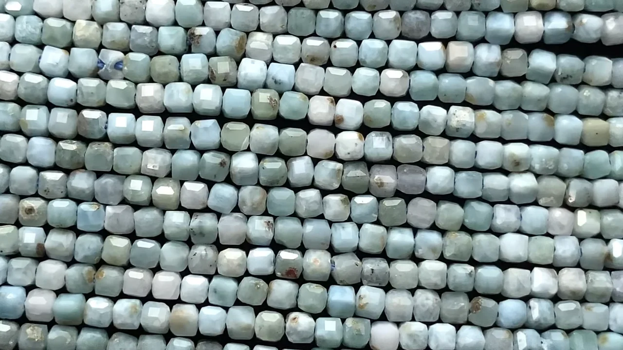 ラリマー（ドミニカ産）キューブカット2.5×2.5×2.5mm 1連｜天然石