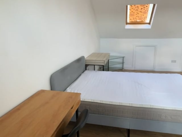 8 Ensuite-Bedroom House in Canning Town Main Photo