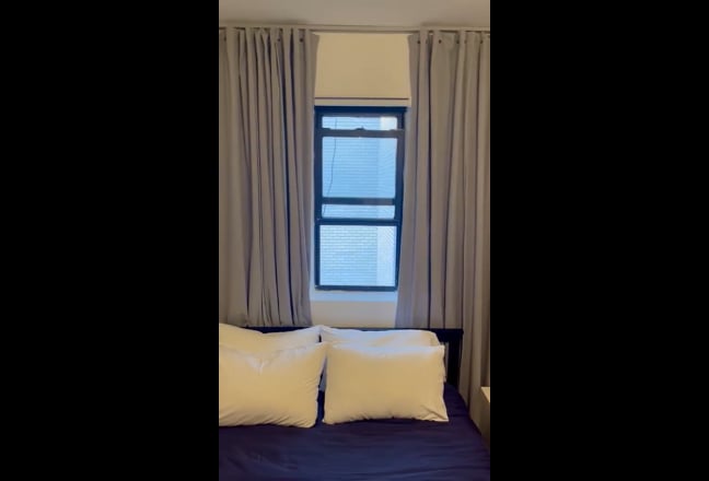 Queen bed with private half bath Main Photo