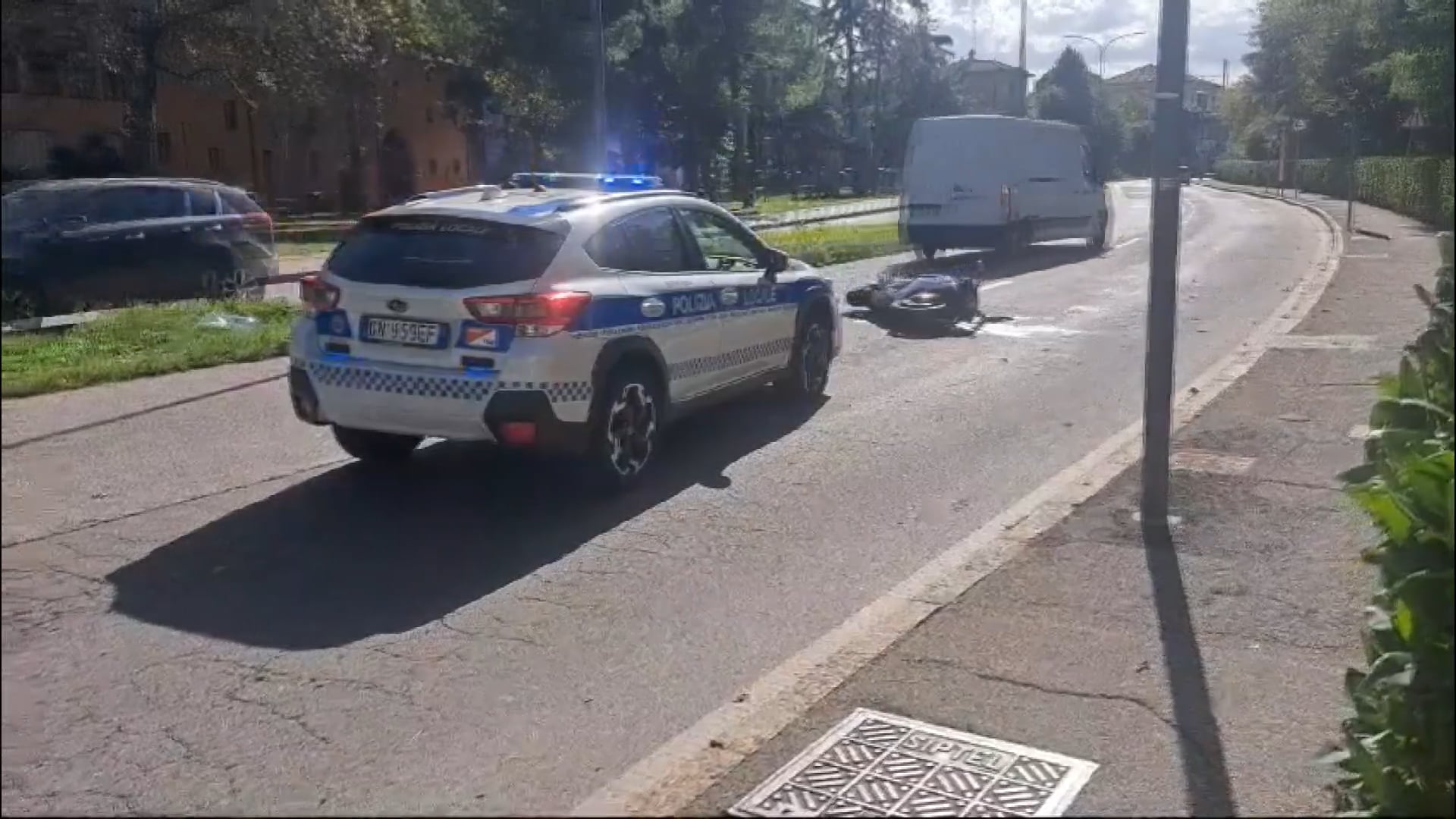 Motociclista ferito in uno scontro con un’auto in via San Donato