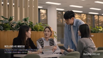 2. 모델겸 배우 이..