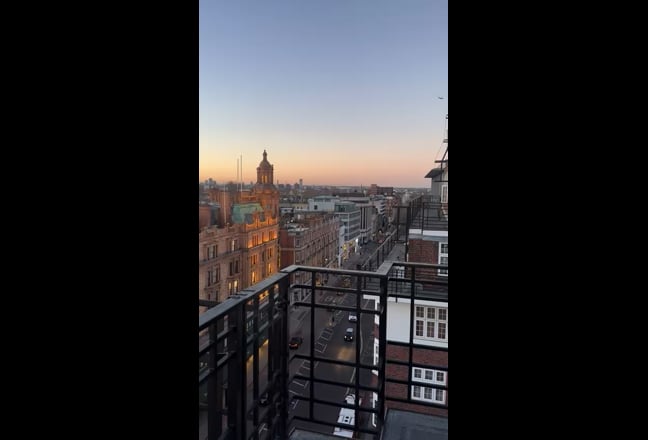 Apartment with stunning view facing Harrods Main Photo