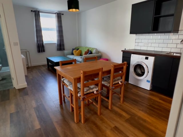 Two Bedroom Apartment, Cheltenham High Street. Main Photo