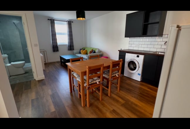 Two Bedroom Apartment, Cheltenham High Street. Main Photo