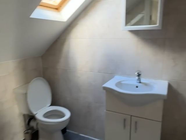 8 Ensuite-Bedroom House in Canning Town Main Photo