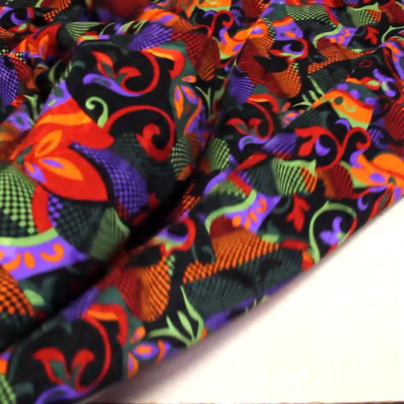 Vidéo: Satin 100% soie jacquard - Psychédélique multicolore (Coupon de 2.60 mètres) Vidéo: Satin 100% soie jacquard - Psychédélique multicolore (Coupon de 2.60 mètres)