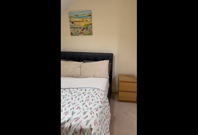 En-suite double room in Barkingside  Main Photo