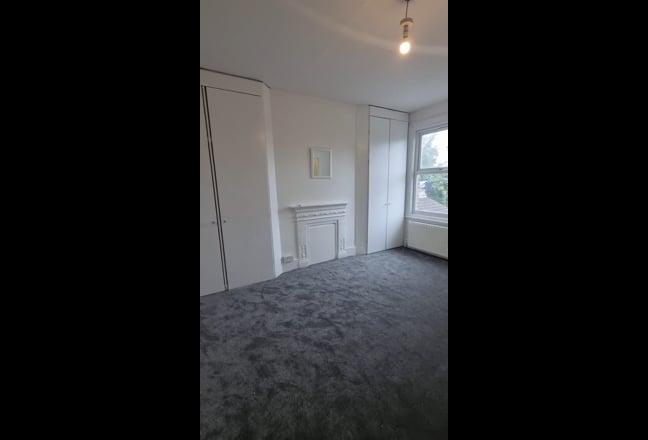 1 bedroom flat on 2nd floor Main Photo