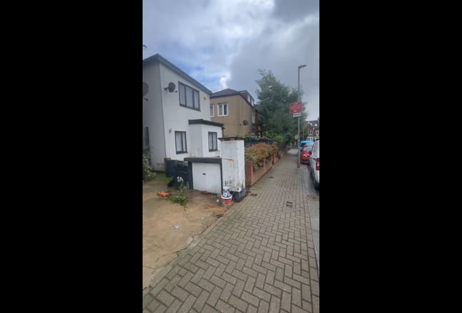 Recently Refurbished Studio Apartment in Furzedown Main Photo