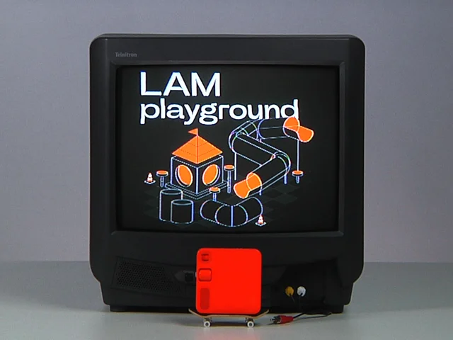 ☆新品未開封☆rabbit r1 AI端末 LAMplayground_showcase (1)
