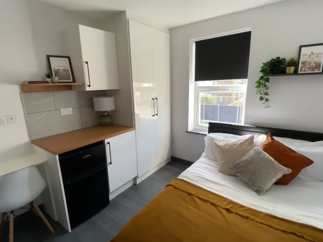 En-suite room near Elizabeth line 🚝 Heathrow ✈️ Main Photo