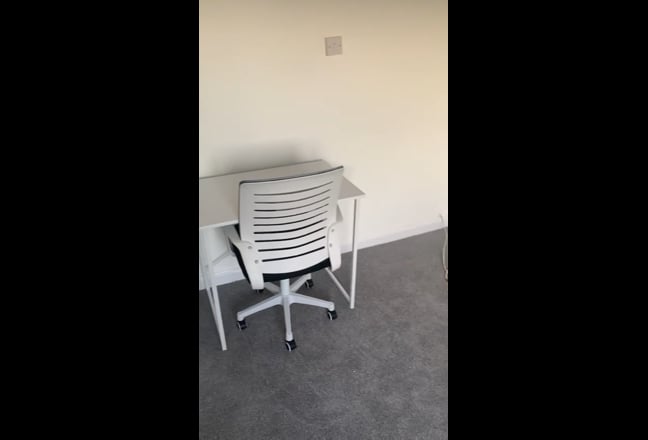 1 Very Large room to rent in a brand new house   Main Photo