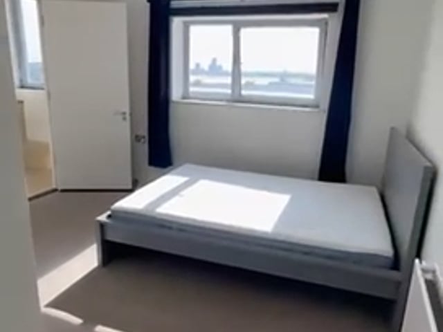 A Sleek Ensuite double bedroom with a view Main Photo