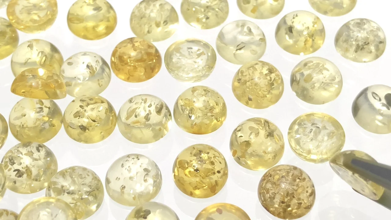 動画】クラック入りイエローカラーアンバー(琥珀) ラウンド カボション