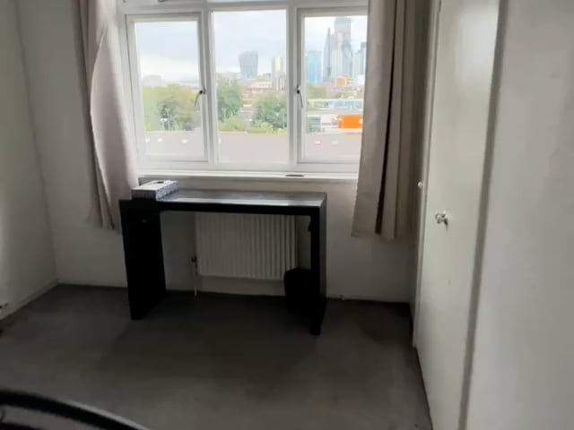 Large Room to let min walk from Shadwell Main Photo