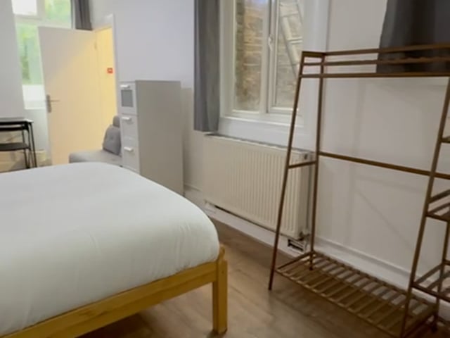 +Amazing Room+Private Living Area! 4 Min to Statio Main Photo