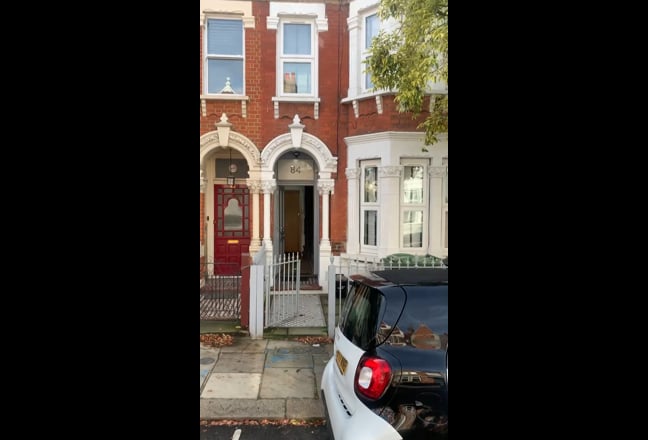Stunning 2 bed split level flat in Streatham Hill Main Photo