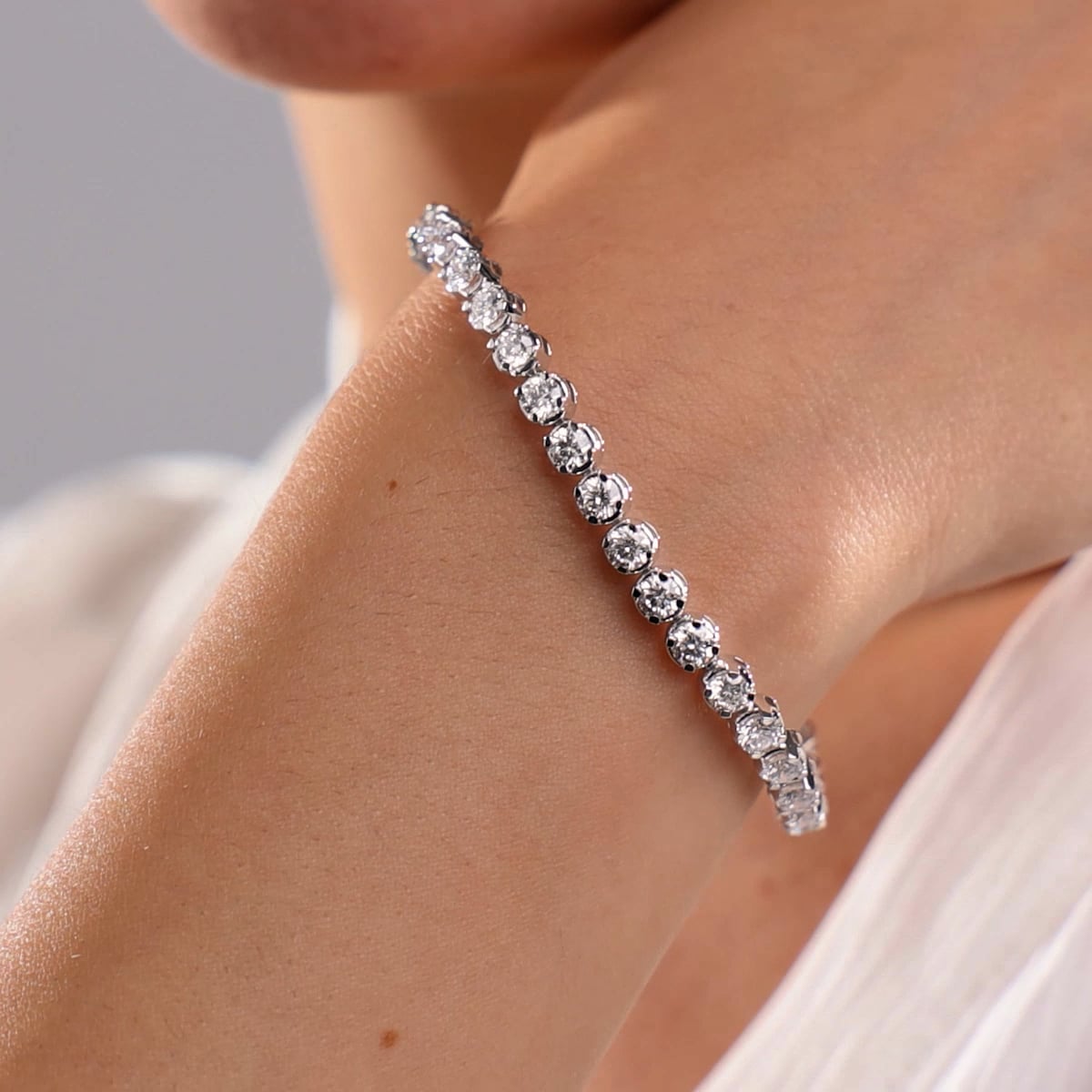 product video 2 for 10 ctw Round Lab Grown Diamond Four-Prong Tennis Bracelet - 7 Inches
