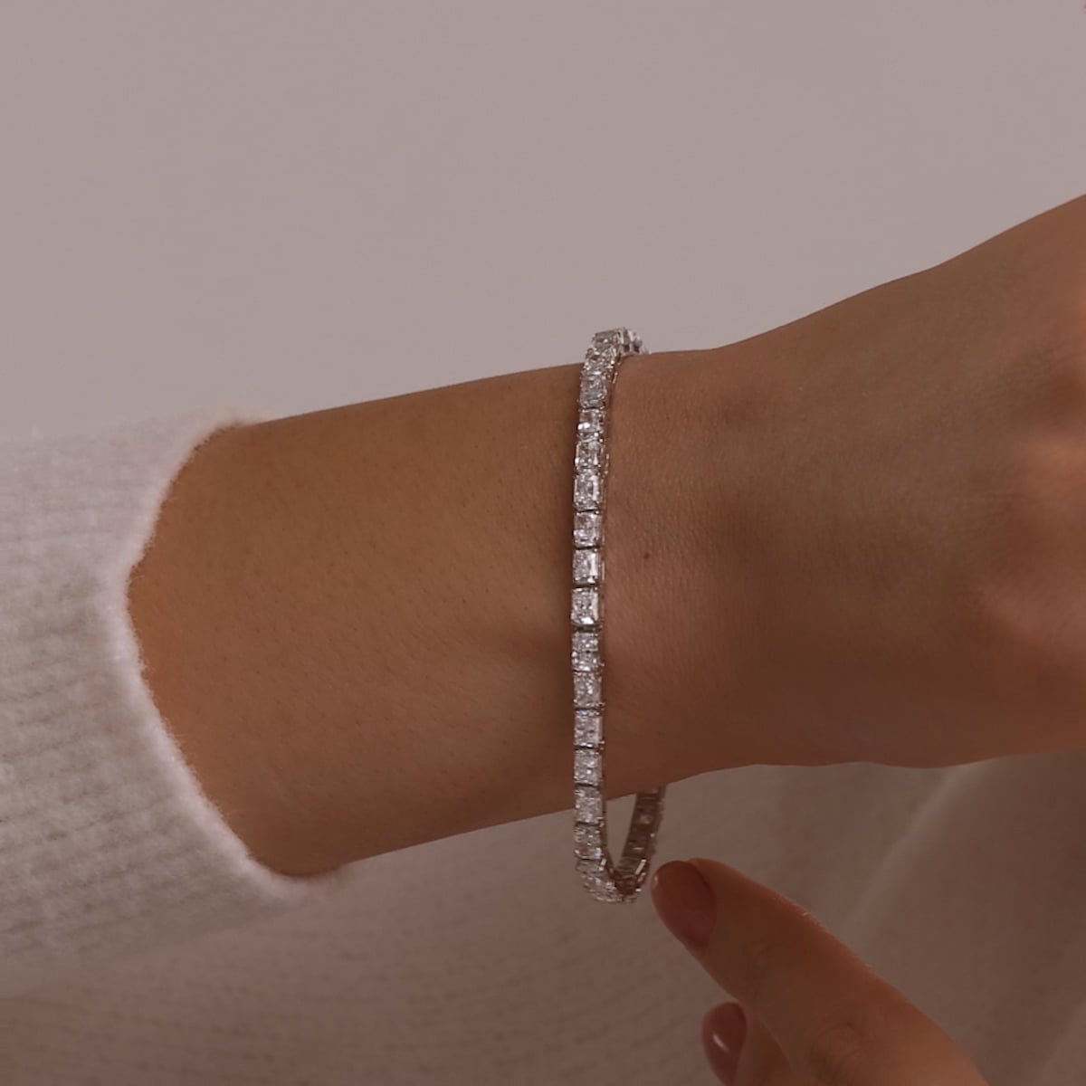 product video 2 for 9 ctw Emerald Lab Grown Diamond East-West Tennis Bracelet - 7 Inches