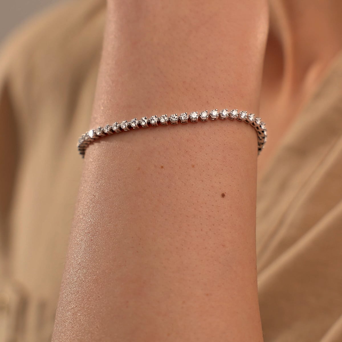 product video 2 for 4 ctw Round Lab Grown Diamond Three-Prong Tennis Bracelet - 7 Inches