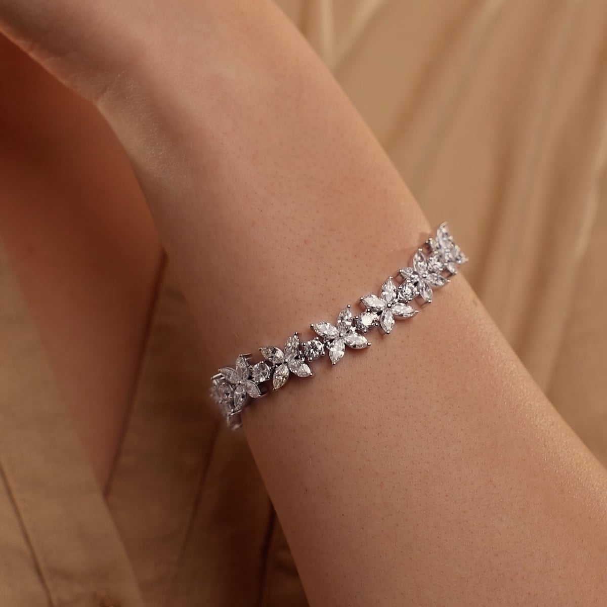 17 7/8 ctw Marquise Lab Grown Diamond Flower Fashion Bracelet - 7 Inches Platinum, F, VS2