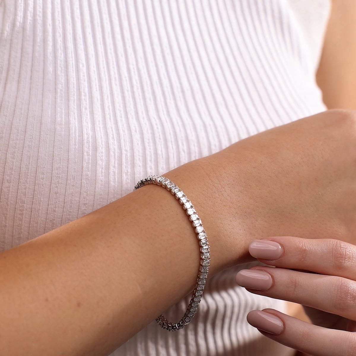 product video 2 for 9 ctw Emerald Lab Grown Diamond Tennis Bracelet - 7 Inches