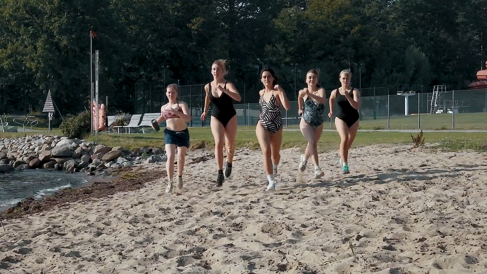 teaser Beach Body